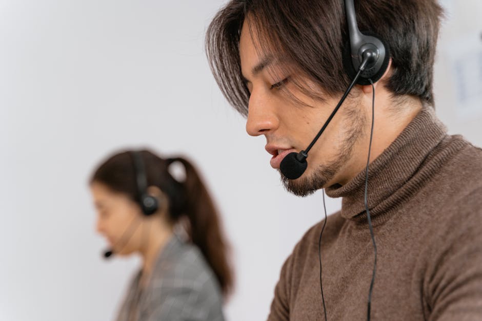 Call centre headset operator